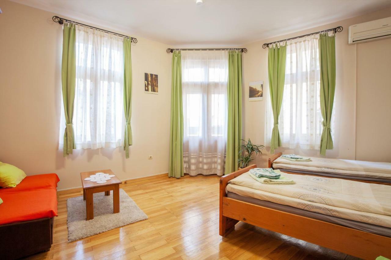 Time Traveling Apartment Sofia City Экстерьер фото