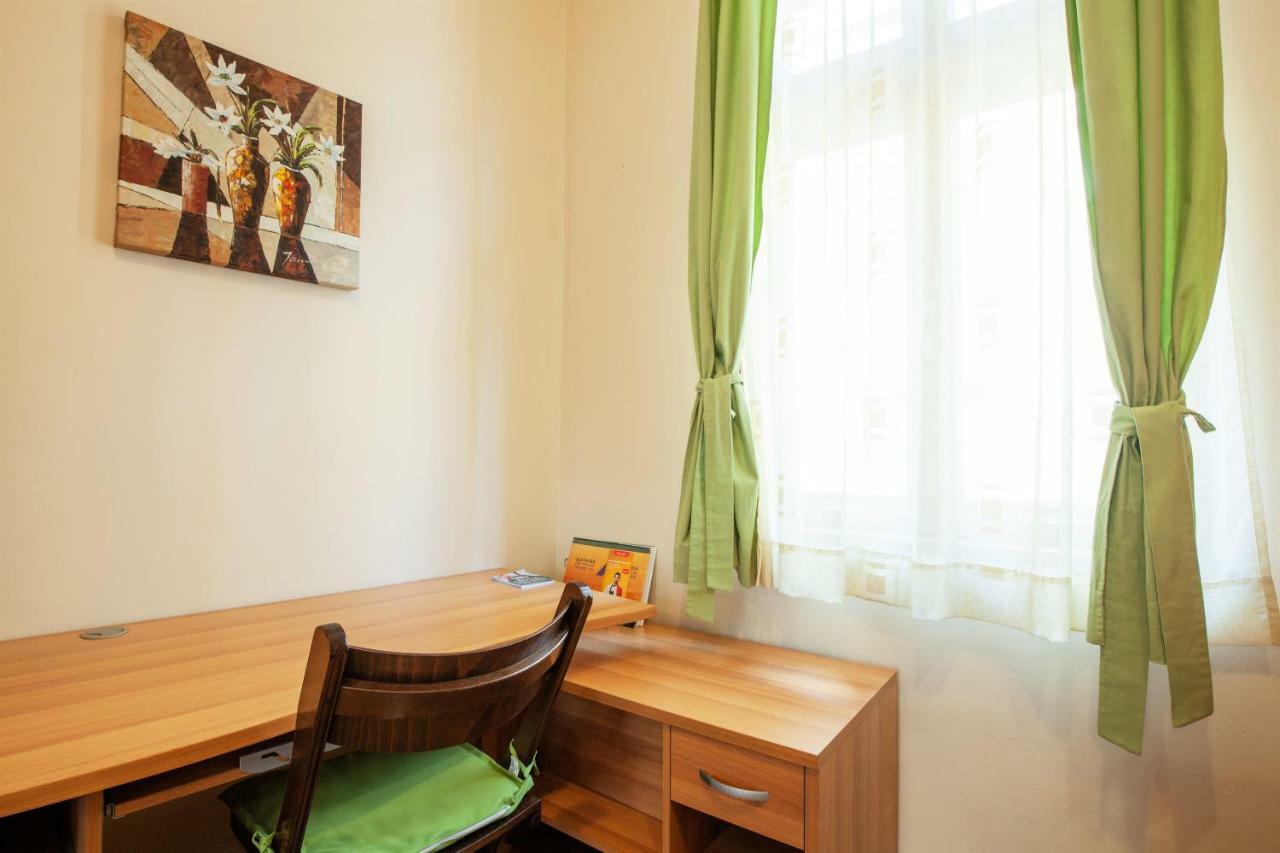 Time Traveling Apartment Sofia City Экстерьер фото